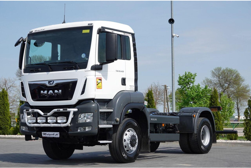 MAN TGS 18.420 / 4X4 / RAMA DŁ. 5,6 M / NAVI / DO ZABUDOWY / SPROWA - Kamion sa golom šasijom i zatvorenom kabinom: slika 1 MAN TGS 18.420 / 4X4 / RAMA DŁ. 5,6 M / NAVI / DO ZABUDOWY / SPROWA - Kamion sa golom šasijom i zatvorenom kabinom: slika 1