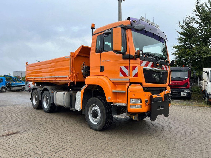 MAN TGS 33.440 AK 6x6 3-Way Tipper - Istovarivač: slika 2 MAN TGS 33.440 AK 6x6 3-Way Tipper - Istovarivač: slika 2