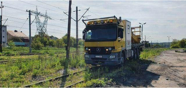 Mercedes-Benz 3344 SRT SCHÖRLING Road Rail Railway Zweiweg - Vazdušna platforma montirana na kamion: slika 4 Mercedes-Benz 3344 SRT SCHÖRLING Road Rail Railway Zweiweg - Vazdušna platforma montirana na kamion: slika 4