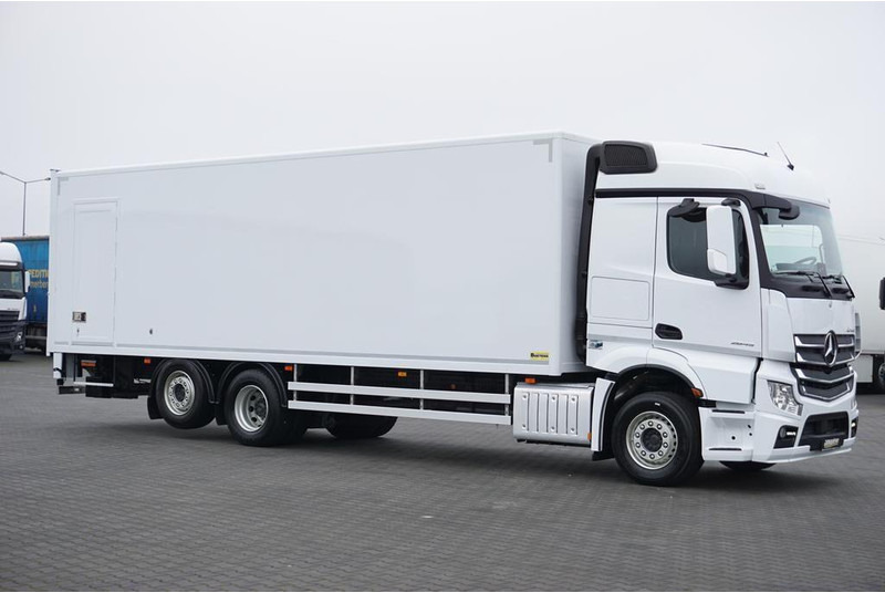Mercedes-Benz ACTROS / 2645 / E 6 / KONTENER + WINDA / 22 PALETY / ŁAD. 13 467 - Kamion sa zatvorenim sandukom: slika 4 Mercedes-Benz ACTROS / 2645 / E 6 / KONTENER + WINDA / 22 PALETY / ŁAD. 13 467 - Kamion sa zatvorenim sandukom: slika 4