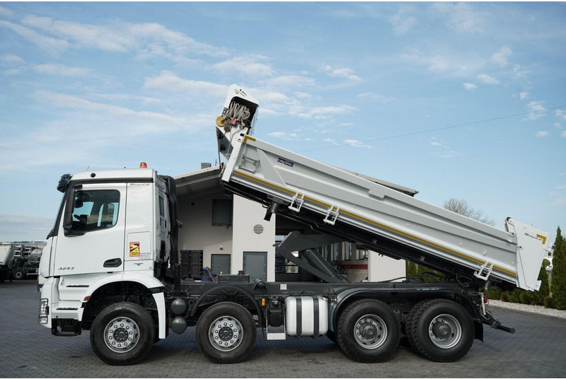 Mercedes-Benz AROCS 3243 / 8x4 / WYWROTKA DWUSTRONNA / HYDROBURTA / BORDMATIC - Istovarivač: slika 2 Mercedes-Benz AROCS 3243 / 8x4 / WYWROTKA DWUSTRONNA / HYDROBURTA / BORDMATIC - Istovarivač: slika 2