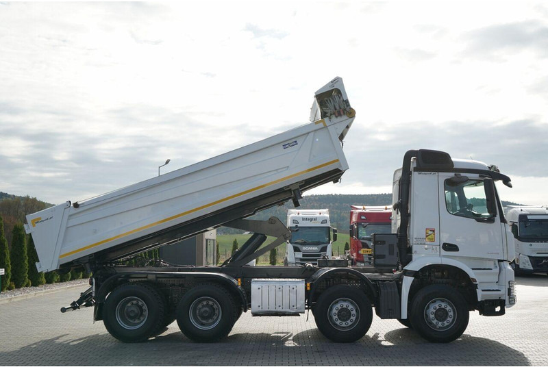 Mercedes-Benz AROCS 3243 / 8x4 / WYWROTKA DWUSTRONNA / HYDROBURTA / BORDMATIC - Istovarivač: slika 5 Mercedes-Benz AROCS 3243 / 8x4 / WYWROTKA DWUSTRONNA / HYDROBURTA / BORDMATIC - Istovarivač: slika 5