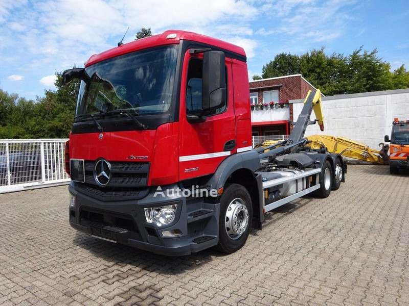Mercedes-Benz Antos 2532 - Hook lift truck - Kamion sa hidrauličnom kukom: slika 3 Mercedes-Benz Antos 2532 - Hook lift truck - Kamion sa hidrauličnom kukom: slika 3