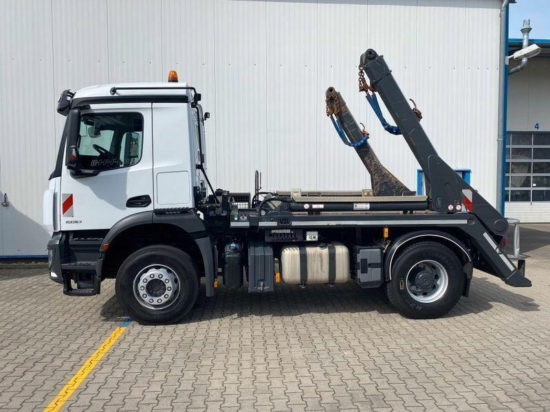 Mercedes-Benz Arocs 1830K - Kamion za utovaranje kontejnera: slika 1 Mercedes-Benz Arocs 1830K - Kamion za utovaranje kontejnera: slika 1