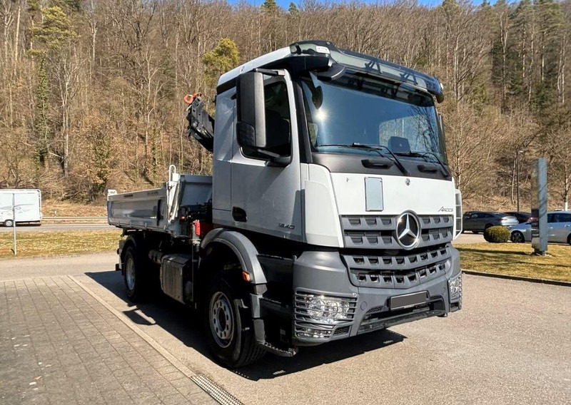 Mercedes-Benz Arocs 1840 - 3 way tipper truck + crane - Istovarivač, Kamion sa dizalicom: slika 2 Mercedes-Benz Arocs 1840 - 3 way tipper truck + crane - Istovarivač, Kamion sa dizalicom: slika 2