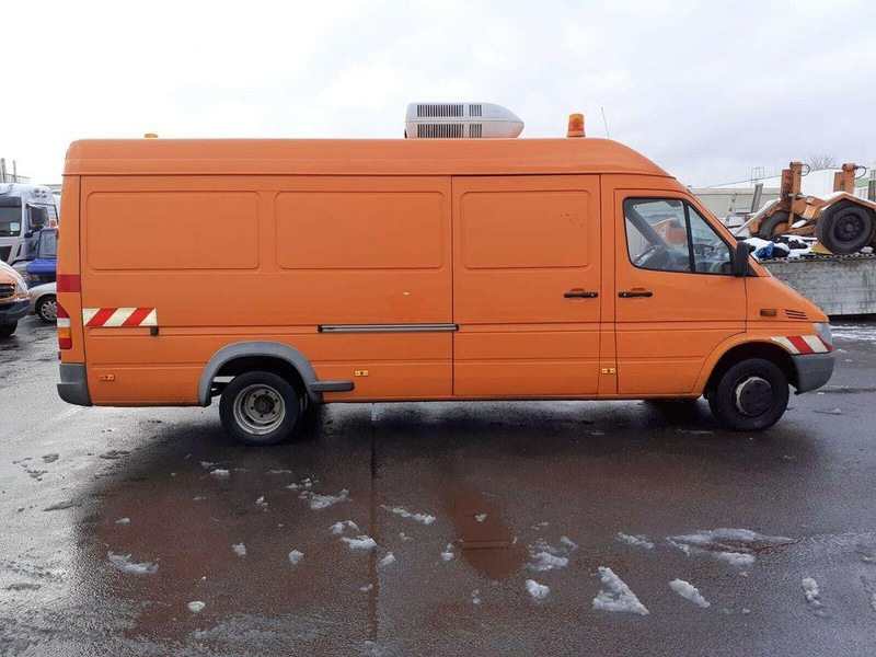 Mercedes-Benz Sprinter 413 - Vakuumska cisterna: slika 4 Mercedes-Benz Sprinter 413 - Vakuumska cisterna: slika 4