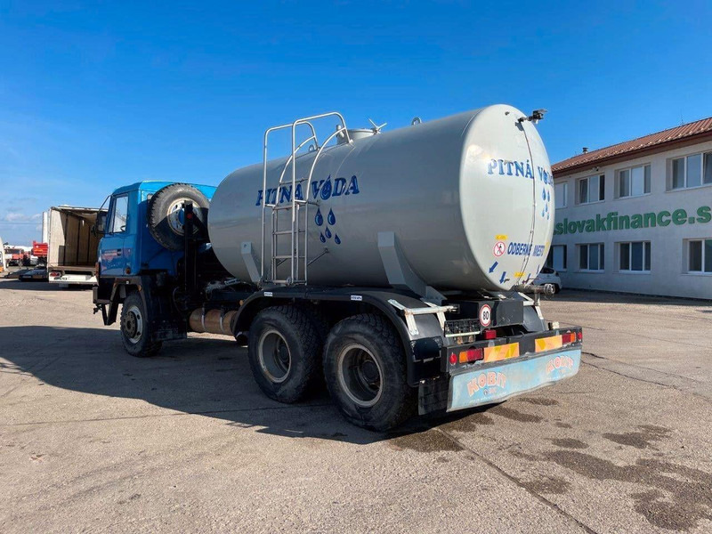 Tatra 815 6x6 Vízszállító Tartálykocsi - Kamion cisterna: slika 4 Tatra 815 6x6 Vízszállító Tartálykocsi - Kamion cisterna: slika 4