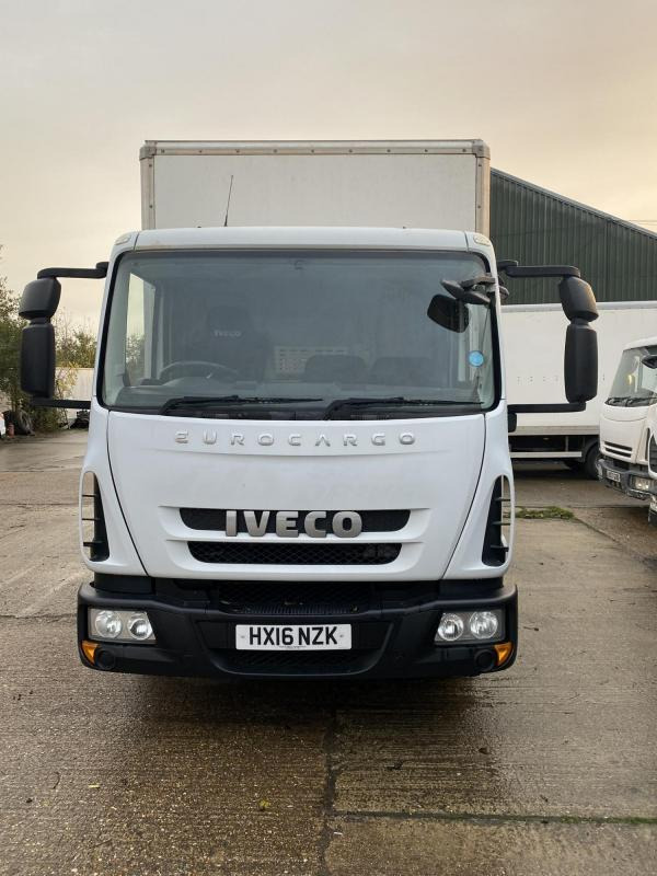 IVECO 75E16 7.5TON 20 ft boxvan with Tail Lift - Kamion sa zatvorenim sandukom: slika 2 IVECO 75E16 7.5TON 20 ft boxvan with Tail Lift - Kamion sa zatvorenim sandukom: slika 2