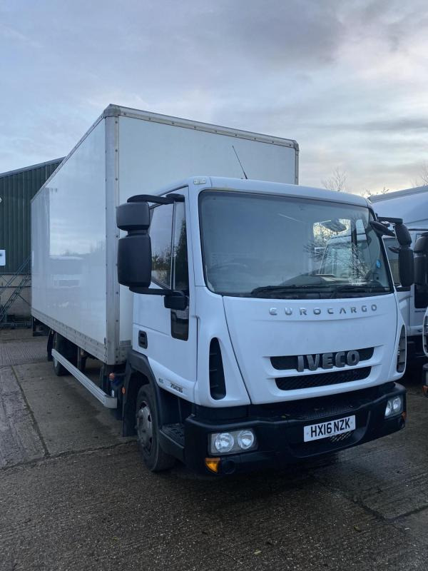 IVECO 75E16 7.5TON 20 ft boxvan with Tail Lift - Kamion sa zatvorenim sandukom: slika 1 IVECO 75E16 7.5TON 20 ft boxvan with Tail Lift - Kamion sa zatvorenim sandukom: slika 1