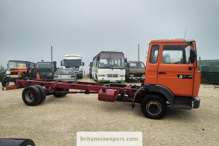 RENAULT Midliner S120 Turbo | Perkins 3.9 diesel engine | ZF manual - Kamion sa golom šasijom i zatvorenom kabinom: slika 4 RENAULT Midliner S120 Turbo | Perkins 3.9 diesel engine | ZF manual - Kamion sa golom šasijom i zatvorenom kabinom: slika 4