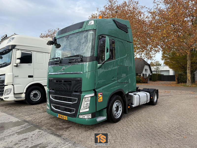 Volvo FH 460 - 2 TANKS - NL TOP TRUCK - HEBESATTEL - LIFTING FIFTH WHEEL - TUV 7/26 - Tegljač: slika 1 Volvo FH 460 - 2 TANKS - NL TOP TRUCK - HEBESATTEL - LIFTING FIFTH WHEEL - TUV 7/26 - Tegljač: slika 1