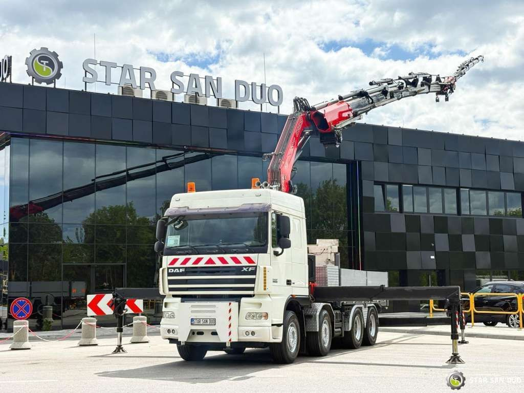 DAF XF 105.510 8x4 FASSI F800 XP Crane Fifth wheel - Kamion sa dizalicom: slika 1 DAF XF 105.510 8x4 FASSI F800 XP Crane Fifth wheel - Kamion sa dizalicom: slika 1