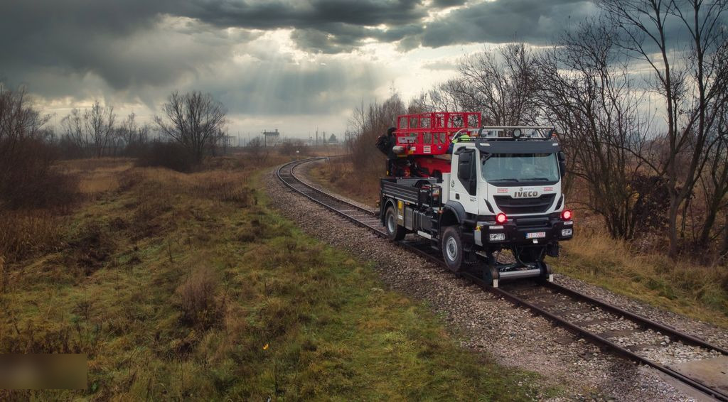 Iveco TRAKER 4x4 RAIL ROAD PALFINGER SCHIENEN TWO WAY - Vazdušna platforma montirana na kamion: slika 4 Iveco TRAKER 4x4 RAIL ROAD PALFINGER SCHIENEN TWO WAY - Vazdušna platforma montirana na kamion: slika 4