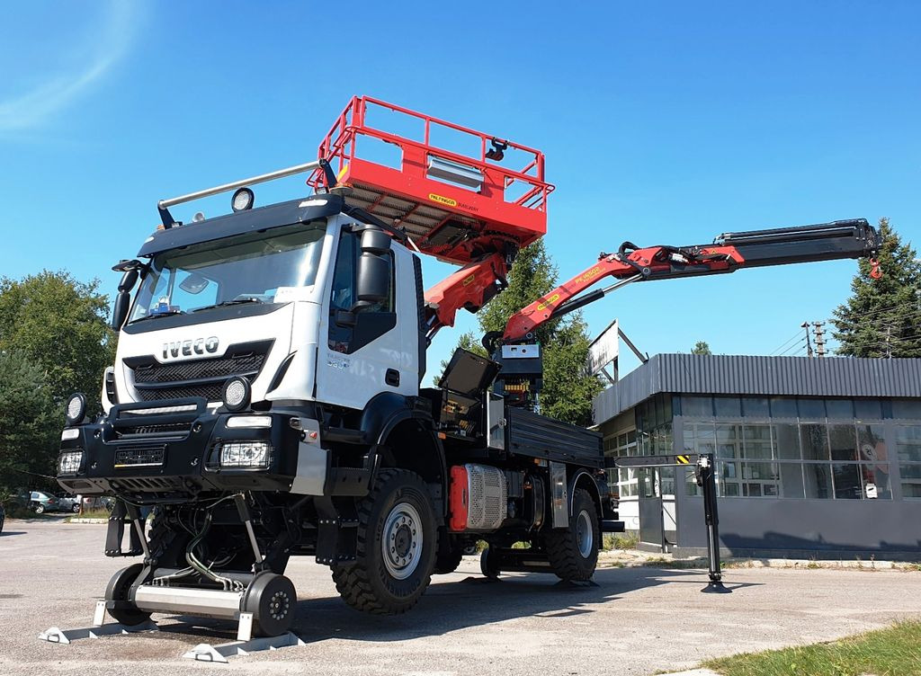 Iveco TRAKER 4x4 RAIL ROAD PALFINGER SCHIENEN TWO WAY - Vazdušna platforma montirana na kamion: slika 1 Iveco TRAKER 4x4 RAIL ROAD PALFINGER SCHIENEN TWO WAY - Vazdušna platforma montirana na kamion: slika 1