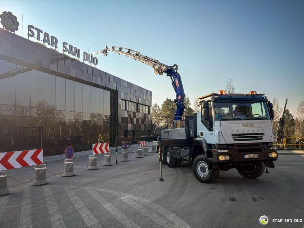 Iveco TRAKKER 450 6x6 PM41S FLY JIB Crane Kipper - Kamion sa dizalicom: slika 3 Iveco TRAKKER 450 6x6 PM41S FLY JIB Crane Kipper - Kamion sa dizalicom: slika 3