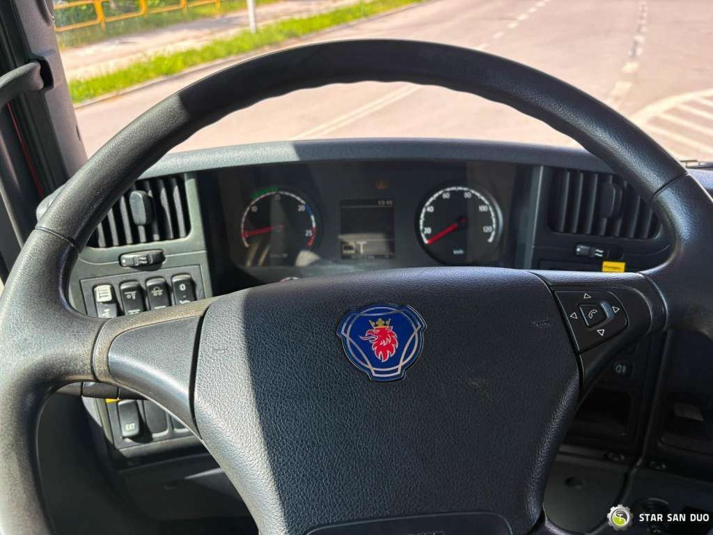 Scania D 320 FIRE BRIGADE Tank 12,000 Litres - Kamion: slika 5 Scania D 320 FIRE BRIGADE Tank 12,000 Litres - Kamion: slika 5