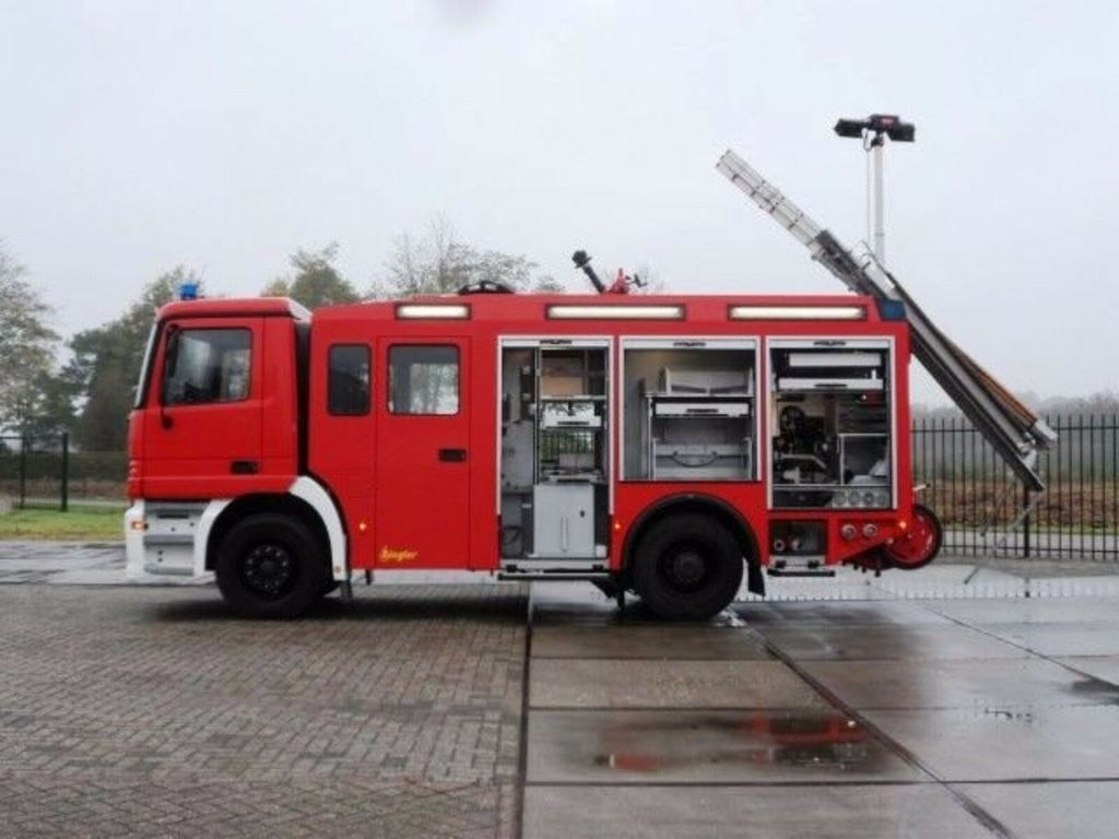 Mercedes-Benz ACTROS 1835 Feuerwehr 2080 L Fire Unit !! - Vatrogasni kamion: slika 3 Mercedes-Benz ACTROS 1835 Feuerwehr 2080 L Fire Unit !! - Vatrogasni kamion: slika 3