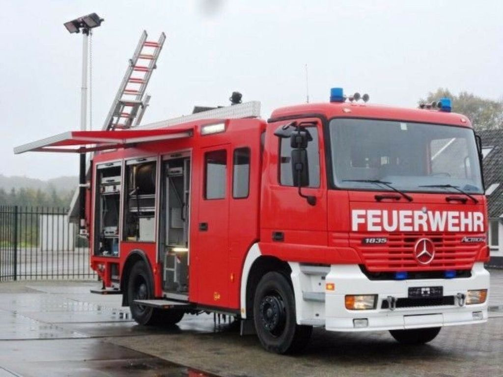 Mercedes-Benz ACTROS 1835 Feuerwehr 2080 L Fire Unit !! - Vatrogasni kamion: slika 1 Mercedes-Benz ACTROS 1835 Feuerwehr 2080 L Fire Unit !! - Vatrogasni kamion: slika 1