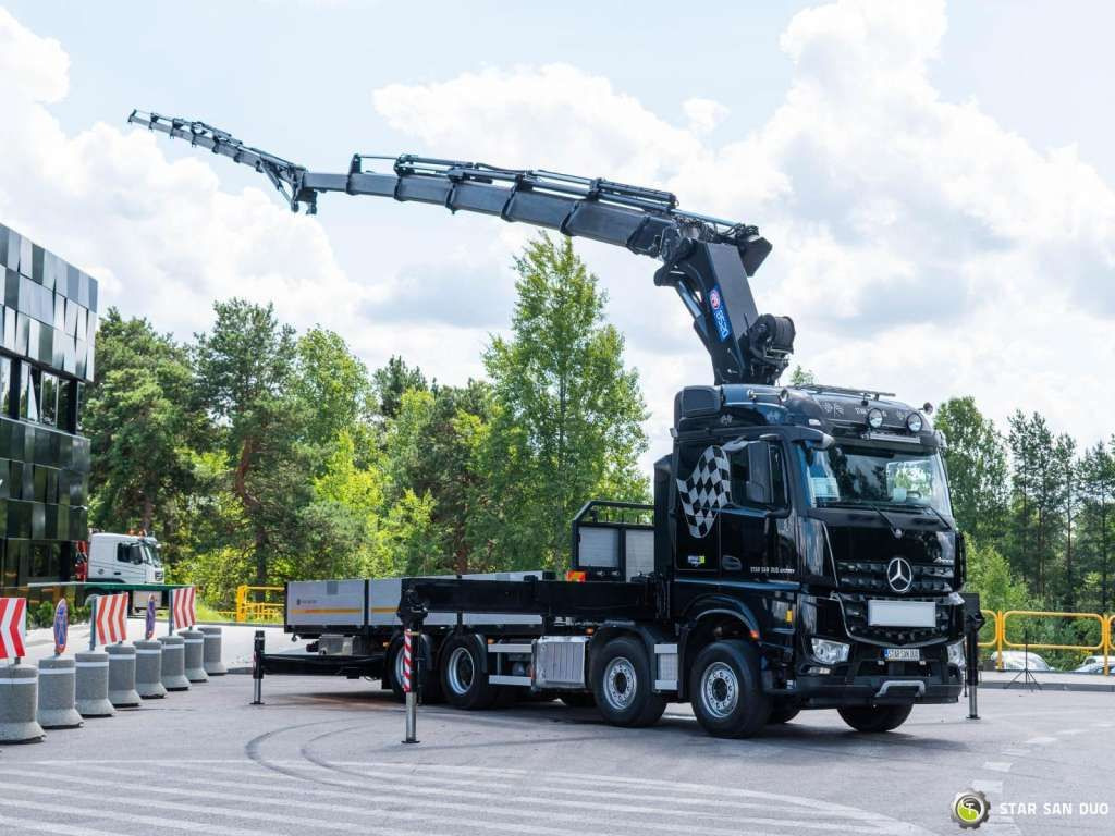 Mercedes-Benz AROCS 3251 8x4 HMF 8520 Fly Jib Winch - Kamion sa dizalicom: slika 5 Mercedes-Benz AROCS 3251 8x4 HMF 8520 Fly Jib Winch - Kamion sa dizalicom: slika 5