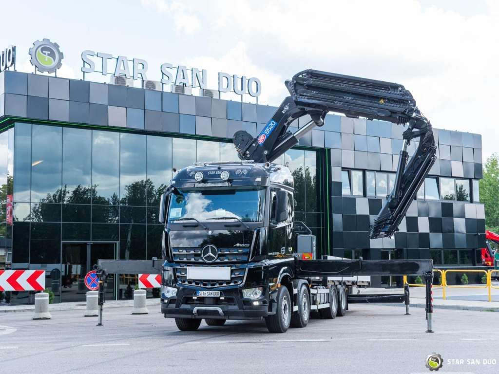 Mercedes-Benz AROCS 3251 8x4 HMF 8520 Fly Jib Winch - Kamion sa dizalicom: slika 4 Mercedes-Benz AROCS 3251 8x4 HMF 8520 Fly Jib Winch - Kamion sa dizalicom: slika 4