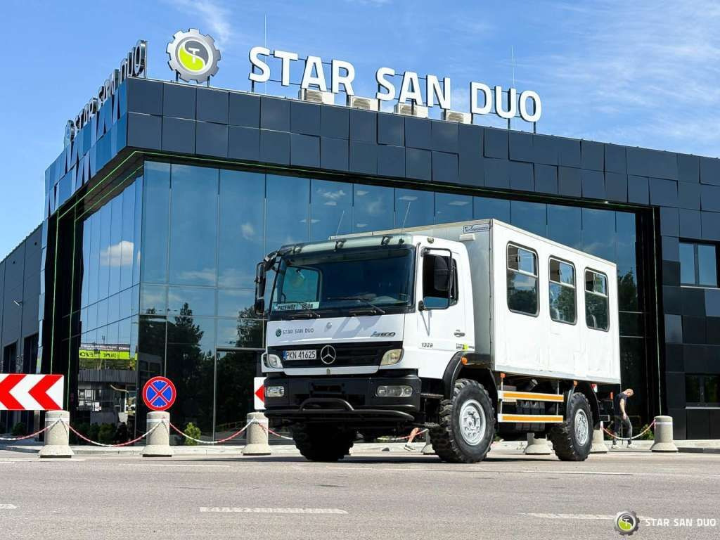 Mercedes-Benz ATEGO 1326 4x4 Double Cab Camper BUS - Kamion sa golom šasijom i zatvorenom kabinom: slika 1 Mercedes-Benz ATEGO 1326 4x4 Double Cab Camper BUS - Kamion sa golom šasijom i zatvorenom kabinom: slika 1