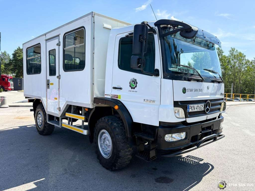 Mercedes-Benz ATEGO 1326 4x4 Double Cab Camper BUS - Kamion sa golom šasijom i zatvorenom kabinom: slika 5 Mercedes-Benz ATEGO 1326 4x4 Double Cab Camper BUS - Kamion sa golom šasijom i zatvorenom kabinom: slika 5