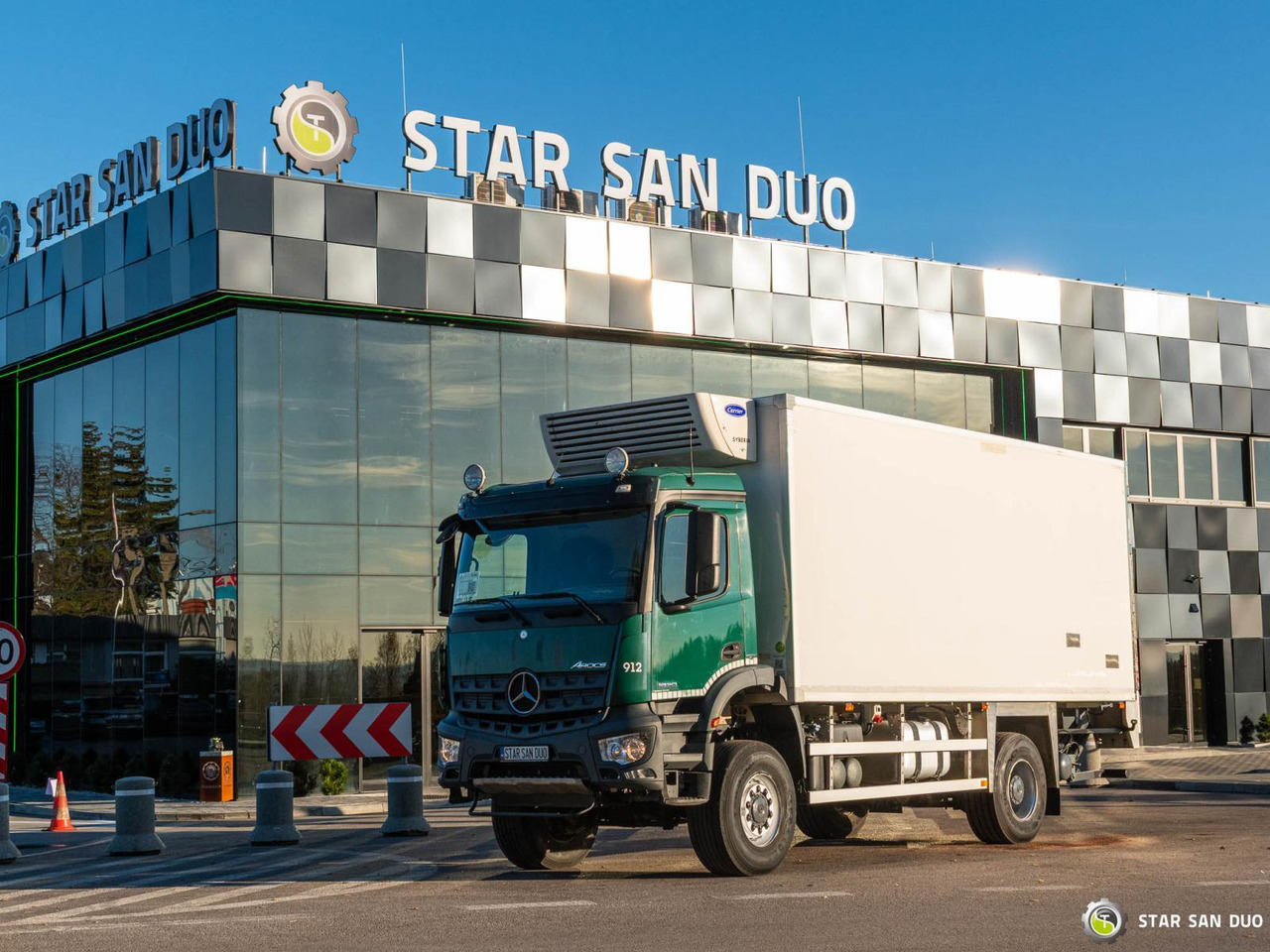 - Kamion sa golom šasijom i zatvorenom kabinom: slika 1 - Kamion sa golom šasijom i zatvorenom kabinom: slika 1