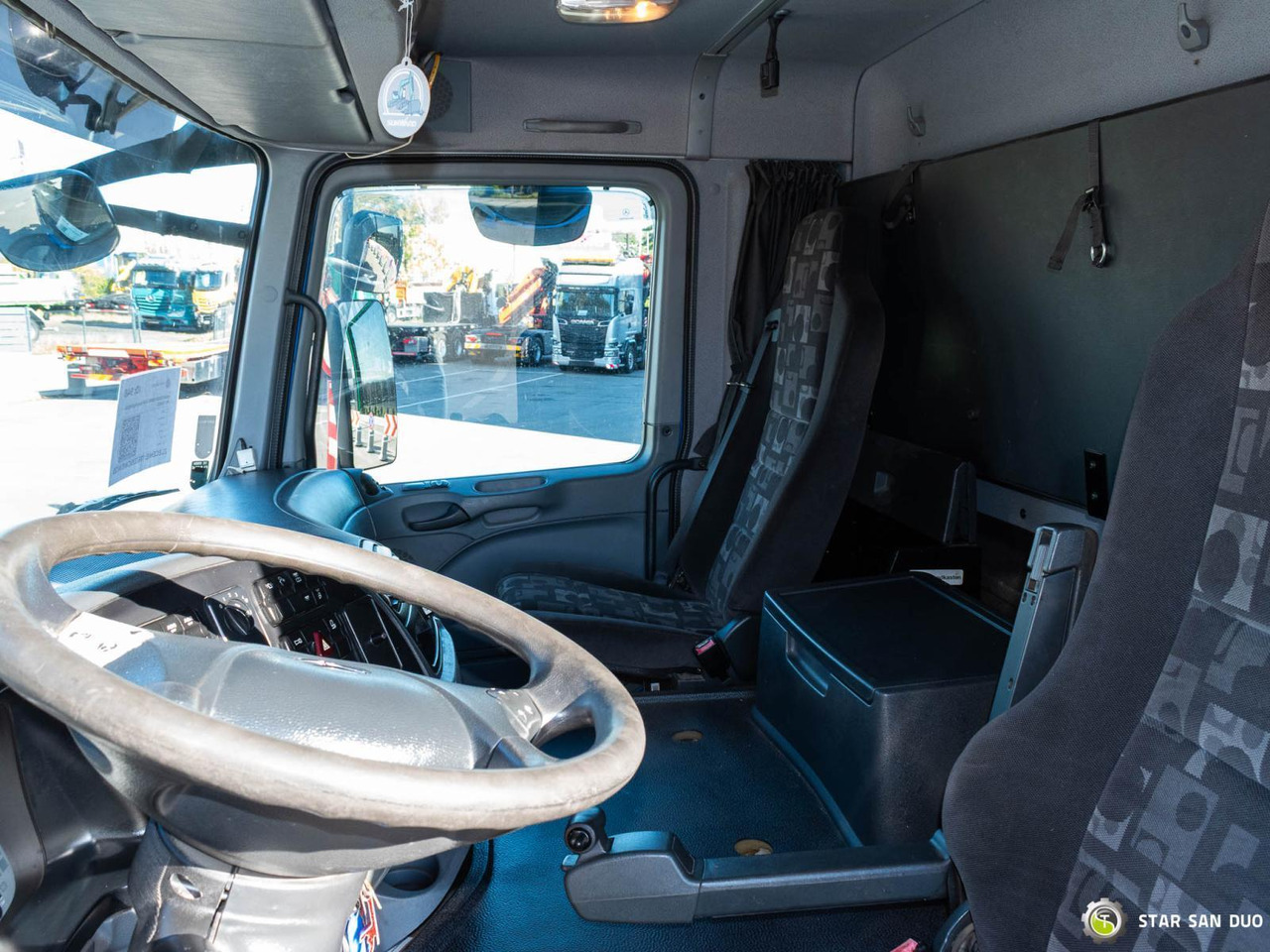 Kamion sa dizalicom : slika 17 Kamion sa dizalicom : slika 17