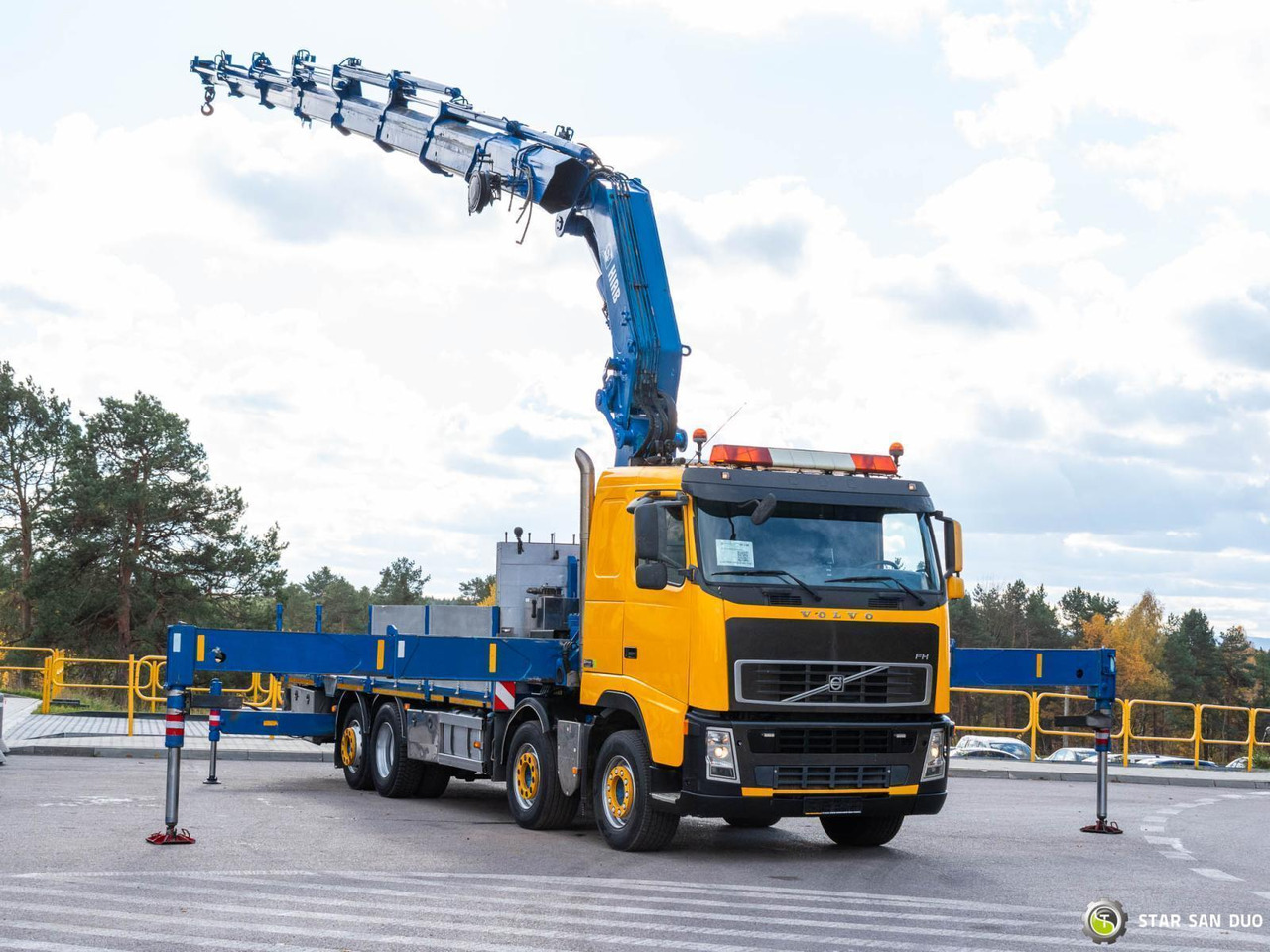 - Kamion sa dizalicom: slika 2 - Kamion sa dizalicom: slika 2