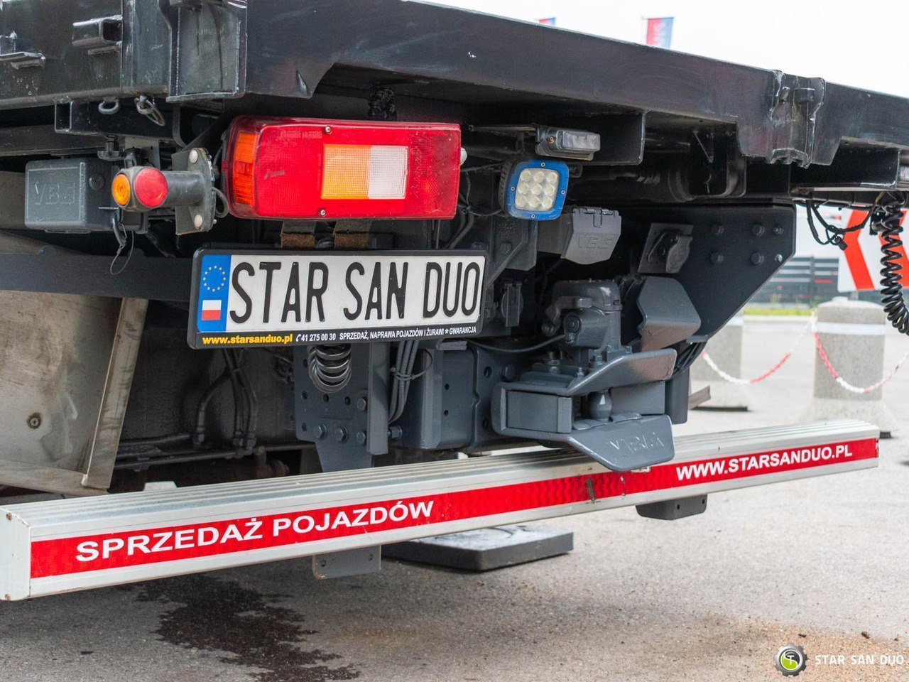 Kamion sa dizalicom : slika 25 Kamion sa dizalicom : slika 25