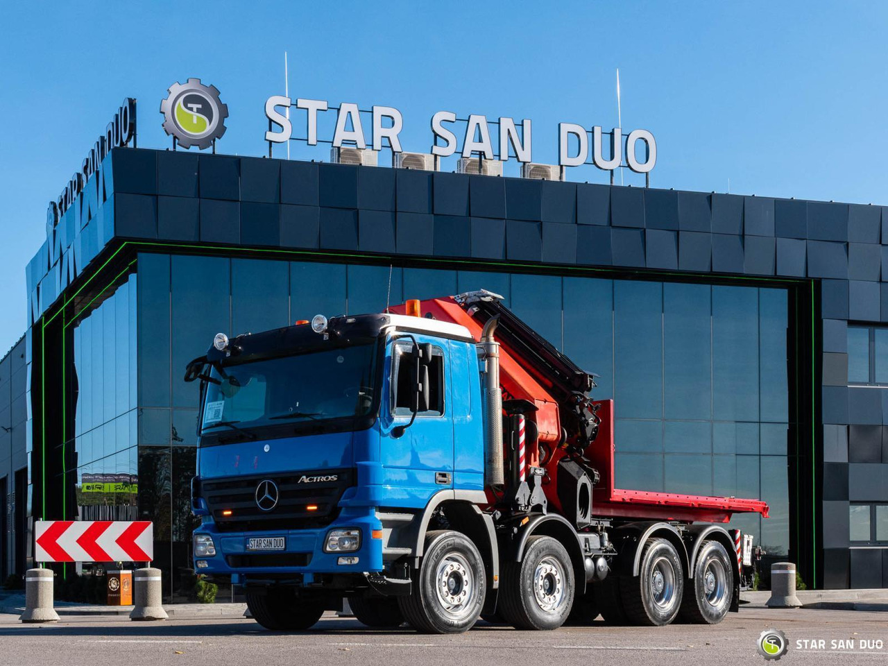 Kamion sa dizalicom : slika 8 Kamion sa dizalicom : slika 8