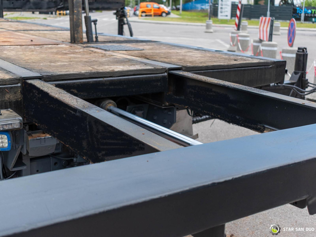 Kamion sa dizalicom : slika 24 Kamion sa dizalicom : slika 24