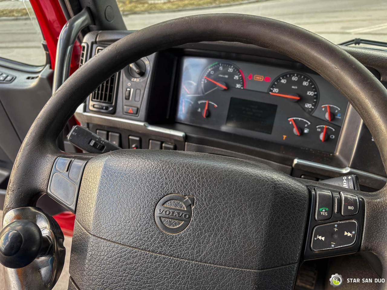 Kamion sa dizalicom : slika 21 Kamion sa dizalicom : slika 21