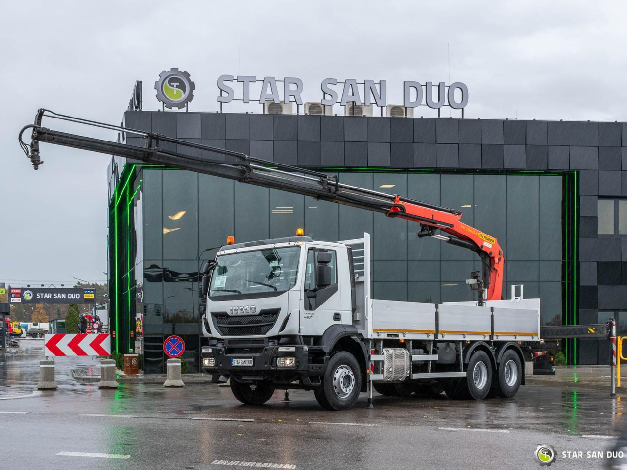 - Kamion sa dizalicom: slika 1 - Kamion sa dizalicom: slika 1