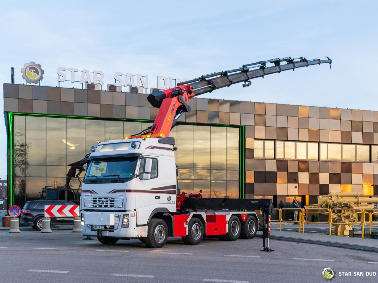 - Kamion sa dizalicom: slika 1 - Kamion sa dizalicom: slika 1