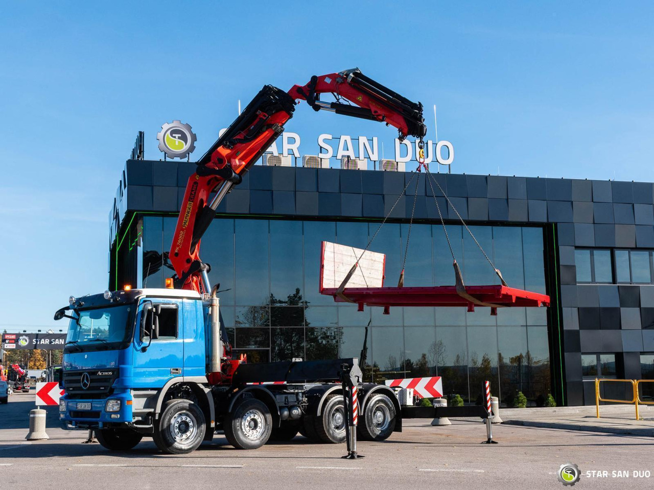 Kamion sa dizalicom : slika 6 Kamion sa dizalicom : slika 6