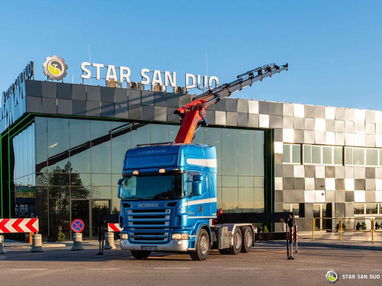 - Kamion sa dizalicom: slika 3 - Kamion sa dizalicom: slika 3