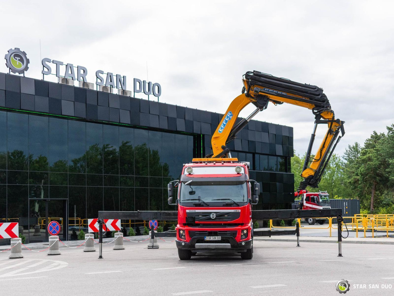 Kamion sa dizalicom : slika 12 Kamion sa dizalicom : slika 12