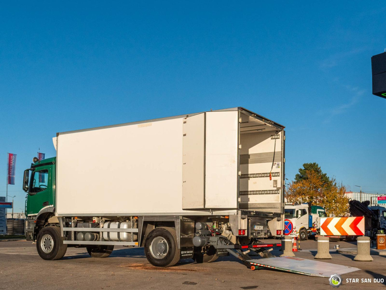 - Kamion sa golom šasijom i zatvorenom kabinom: slika 3 - Kamion sa golom šasijom i zatvorenom kabinom: slika 3