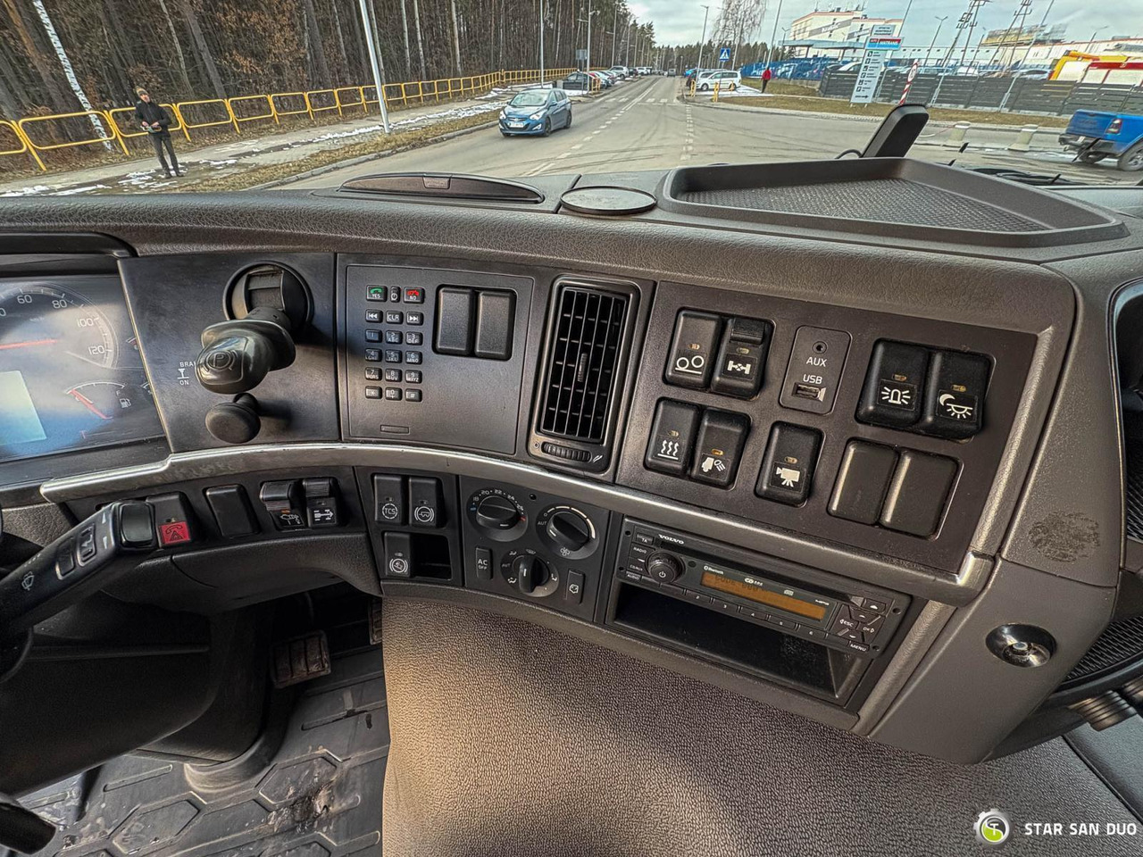 Kamion sa dizalicom : slika 20 Kamion sa dizalicom : slika 20