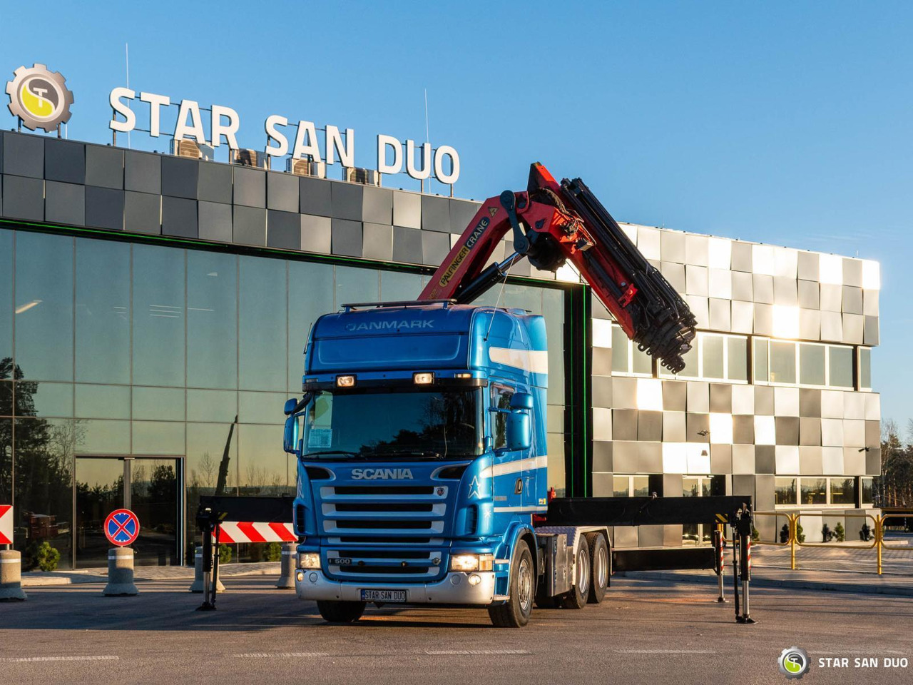 - Kamion sa dizalicom: slika 4 - Kamion sa dizalicom: slika 4