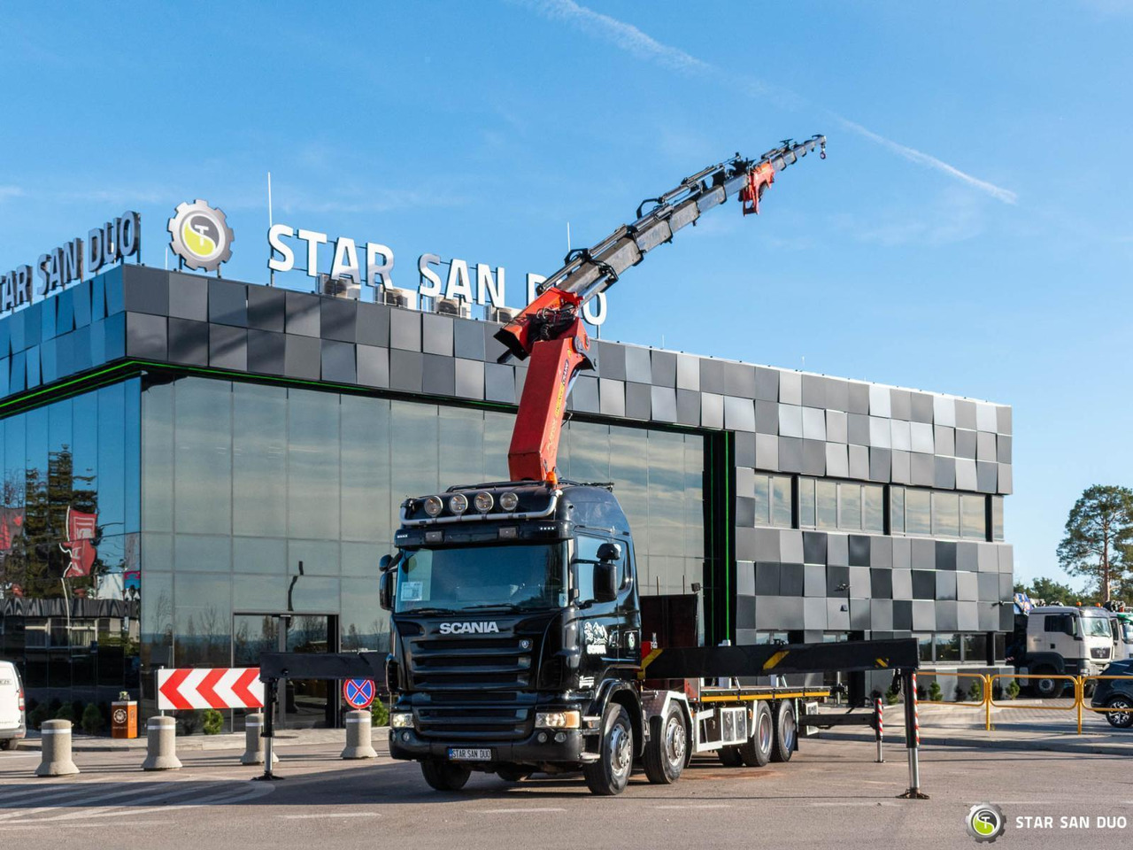 - Kamion sa dizalicom: slika 1 - Kamion sa dizalicom: slika 1