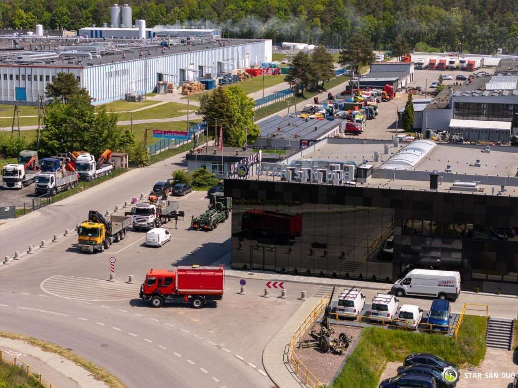 Renault MIDLUM 4x4 DOKA Brigade Double Cabin Camper - Kamion sa golom šasijom i zatvorenom kabinom: slika 2 Renault MIDLUM 4x4 DOKA Brigade Double Cabin Camper - Kamion sa golom šasijom i zatvorenom kabinom: slika 2