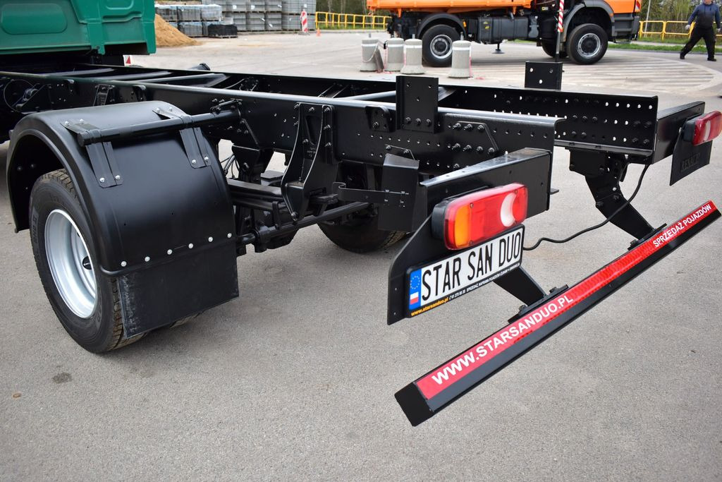 Renault MIDLUM 4x4 DOKA DUBEL KABINE CHASSIS - Kamion sa golom šasijom i zatvorenom kabinom: slika 5 Renault MIDLUM 4x4 DOKA DUBEL KABINE CHASSIS - Kamion sa golom šasijom i zatvorenom kabinom: slika 5