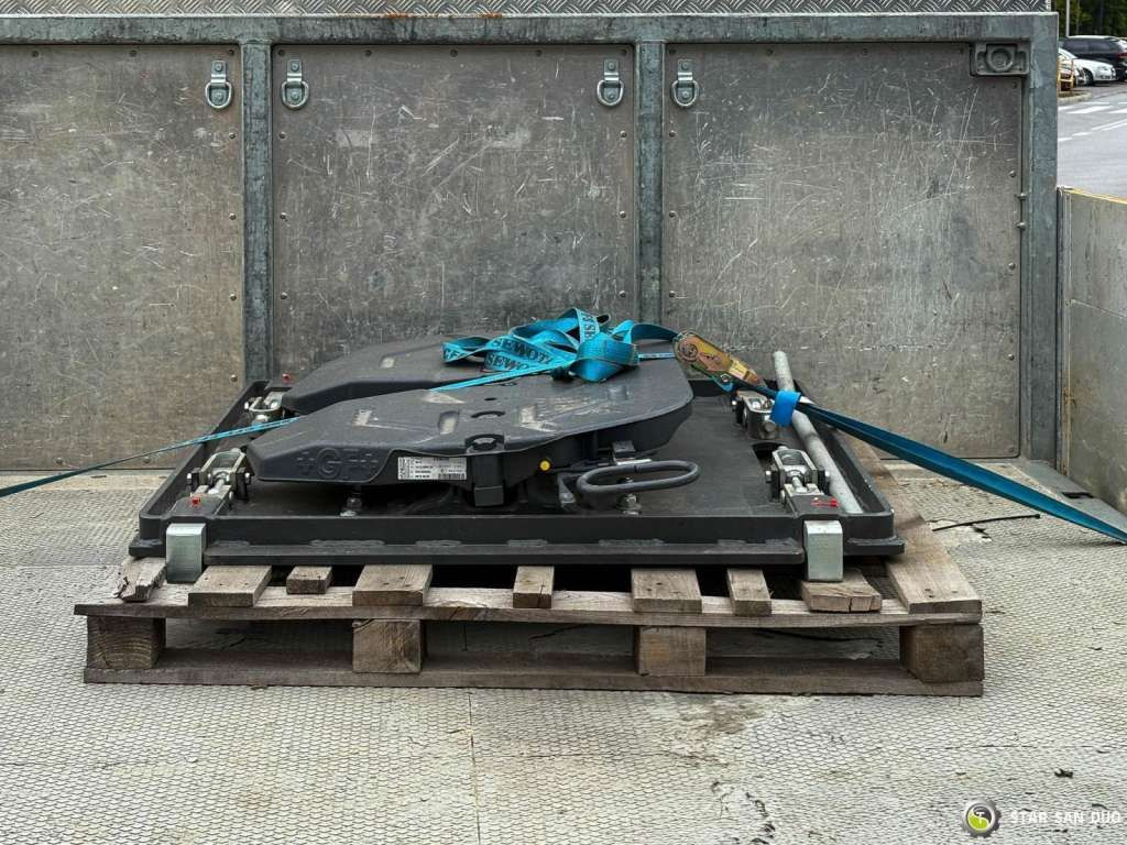 Tegljač Volvo  FM 460 6x4x4 HMF 3220 Crane HDS: slika 28