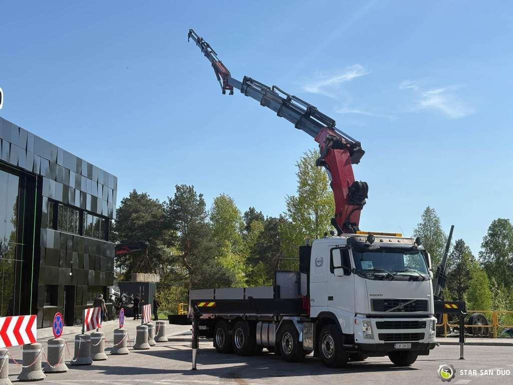 Volvo FH 520 8x4 HMF THOR K6 Fly Jib Euro 4 Winch - Kamion sa dizalicom: slika 2 Volvo FH 520 8x4 HMF THOR K6 Fly Jib Euro 4 Winch - Kamion sa dizalicom: slika 2