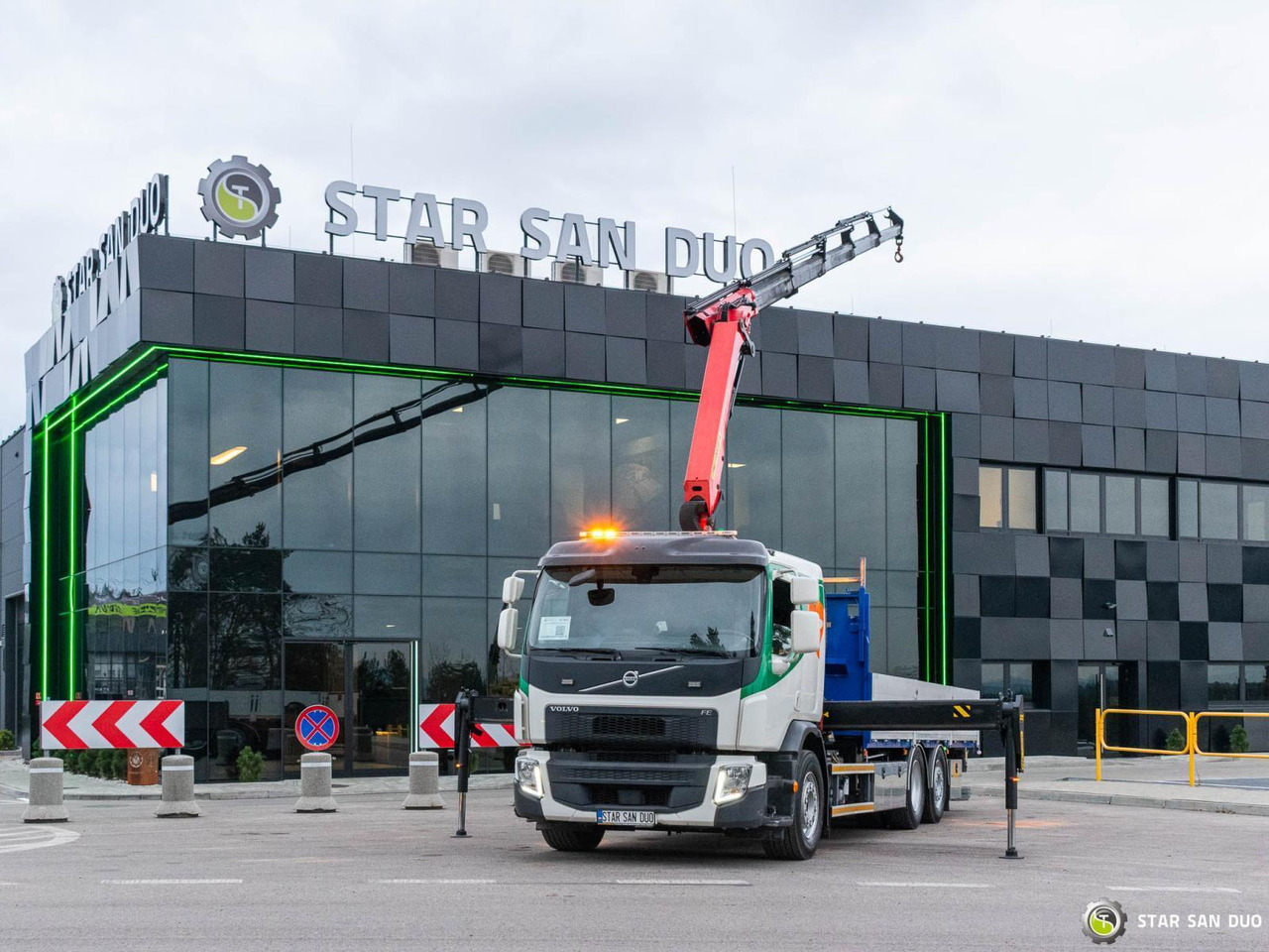 - Kamion sa dizalicom: slika 1 - Kamion sa dizalicom: slika 1