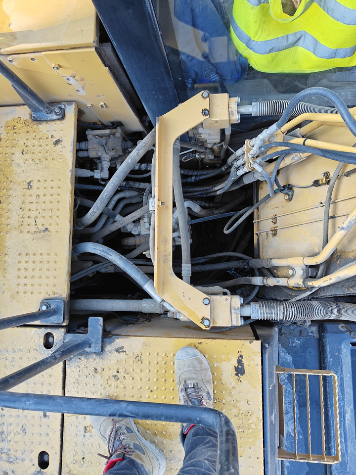 Bager CATERPILLAR 320 EL: slika 12 Bager CATERPILLAR 320 EL: slika 12