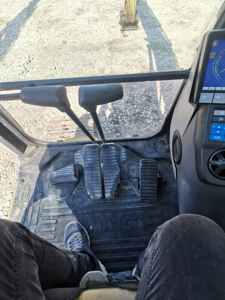 Bager KOMATSU PC240: slika 23 Bager KOMATSU PC240: slika 23