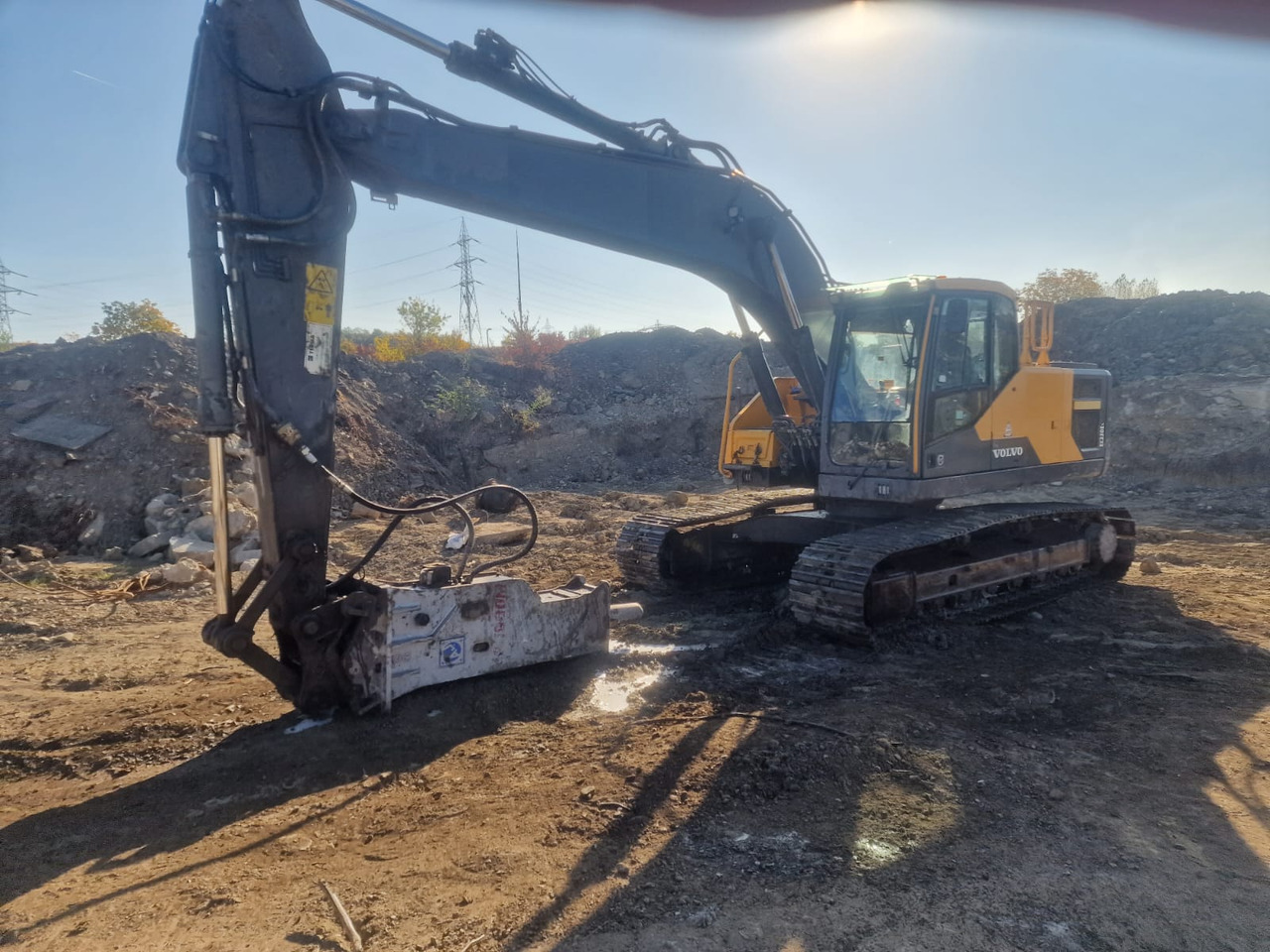VOLVO EC220 E - Bager: slika 1 VOLVO EC220 E - Bager: slika 1